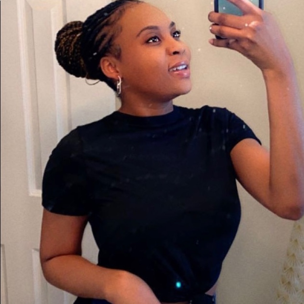 Meet your Posher, Taina